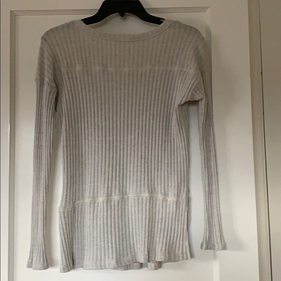 🎉 SOLD!!!! 2/$12. Illa Illa Top - Picture 4 of 7